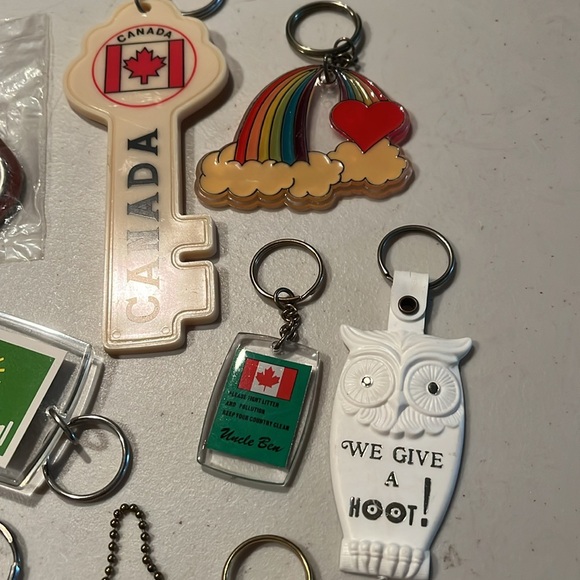 Vintage Keychain Collection - Canada, Owl, Cookie lot - Picture 4 of 6